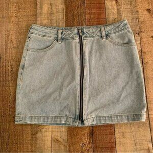 Kendall and Kylie womens size 27 light blue denim mini skirt with zipper